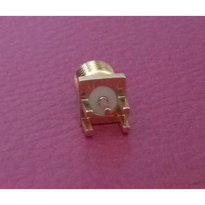 Connecteur SMA femelle droit (4 broches de fixation)