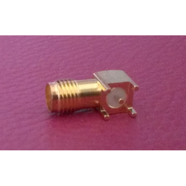 Connecteur SMA femelle 90 Degrées (4 broches de fixation)