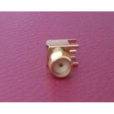 Connecteur SMA femelle 90 Degrées (4 broches de fixation)