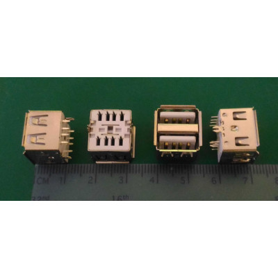 Connecteur USB A Double connection court 8 broches pour USB et 2 Pattes pour fixation sur CI