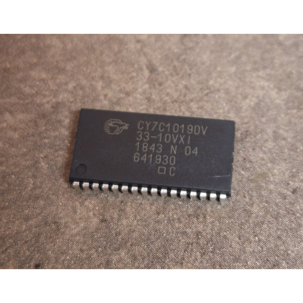 CY7C1019DV33-10VXI  Ram statique 128k x8 10ns Boitier SOJ32 Cypress