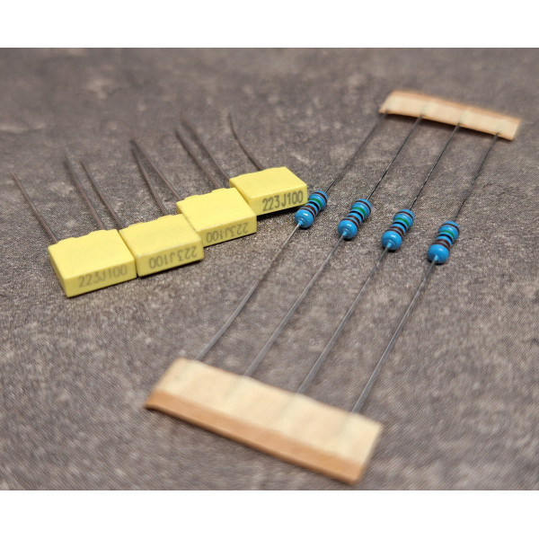 Set 4 résistances 1.5K 1% 1/4W et 4 Condensateurs LCC 22nf(223J) 100V